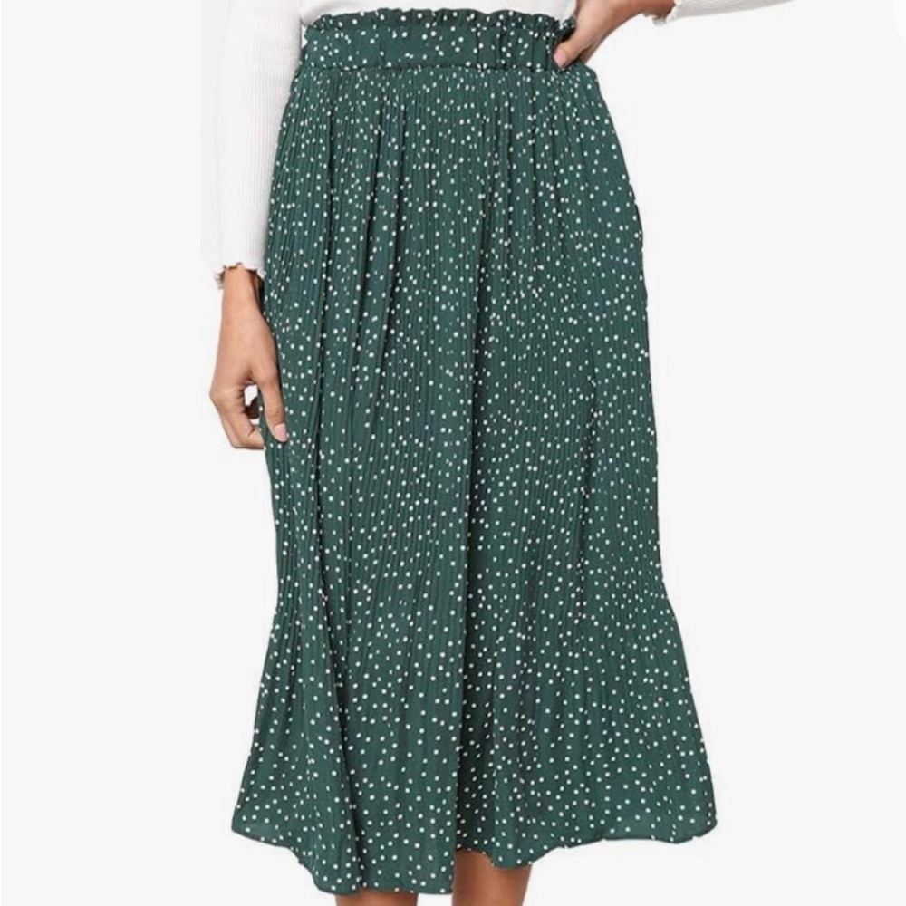 NWT! Exlura- High Waist Polka Dot Pleated Skirt w/ Pockets. Size Large.